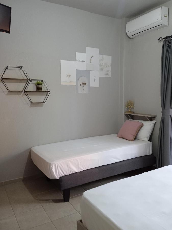 Almira - Rooms To Let เนอาโรดา ภายนอก รูปภาพ